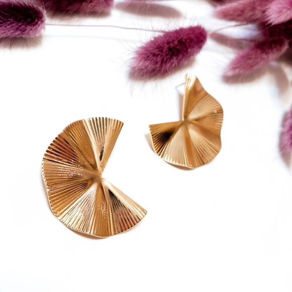 Geo shaped earrings in gold #425 - Picture 3 of 6